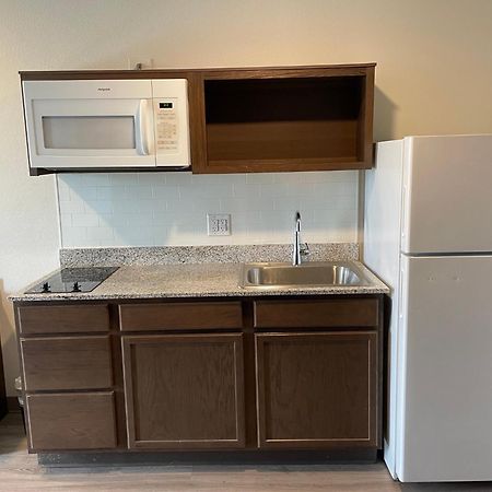 Woodspring Suites Detroit Madison Heights Eksteriør billede