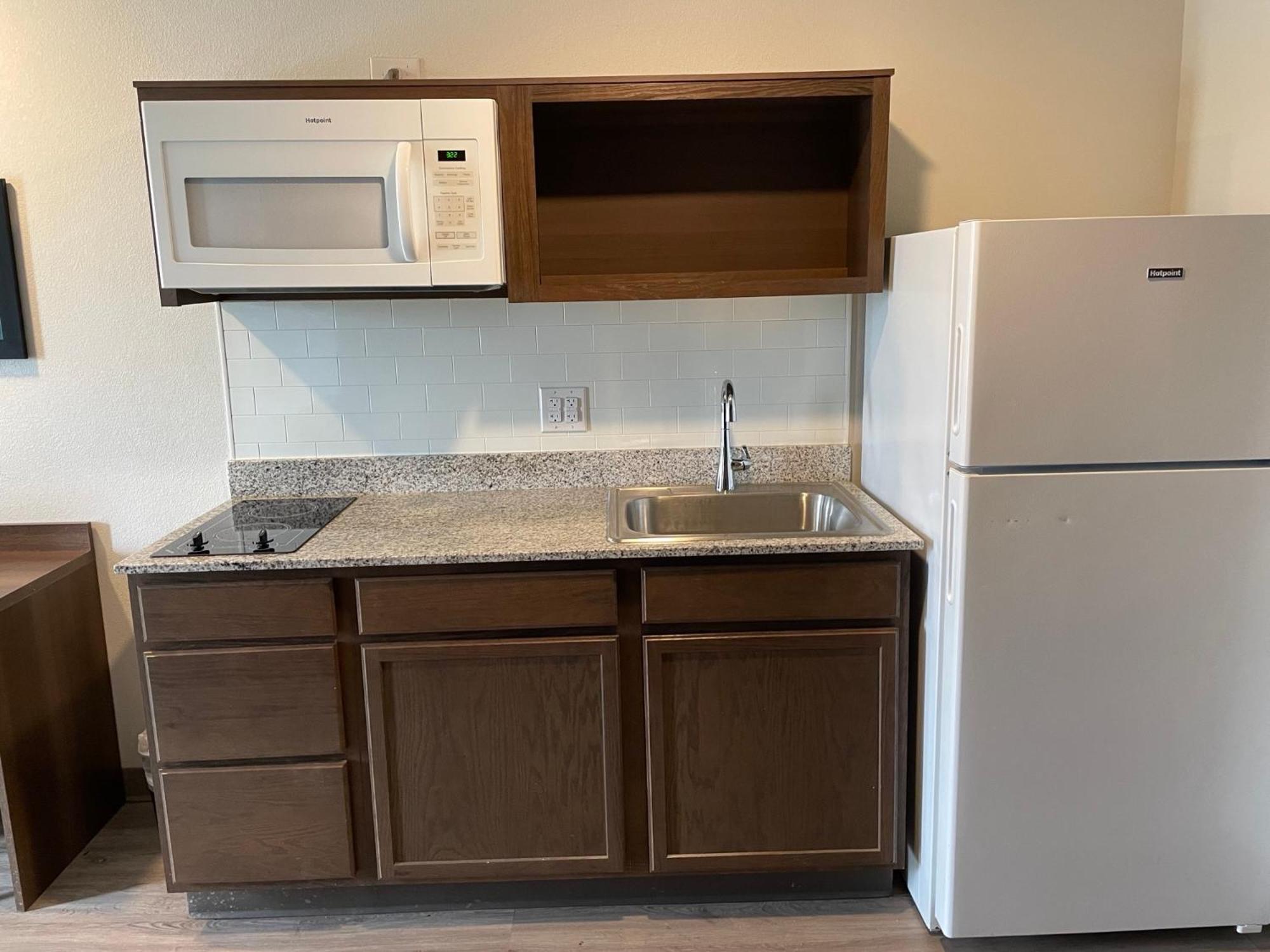 Woodspring Suites Detroit Madison Heights Eksteriør billede